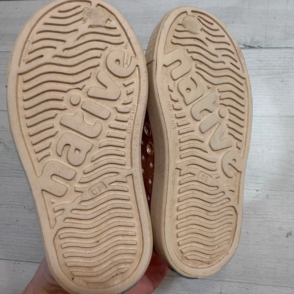 Native Jefferson girls slip on shoes gold glitter little kids‎ size 7